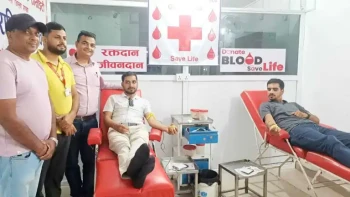 परीक्षा दिन वीरगञ्ज आएका चितवनका युवाद्वारा सामूहिक रक्तदान