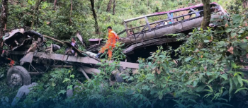 पोखरामा स्कुल बस दुर्घटना: २ बालिकासहित ५ जनाको मृत्यु, १८ जना घाइतेको उद्धार