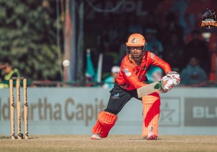 एनपिएलमा जनकपुरविरुद्ध चितवन ब्याटिङ गर्दैँ