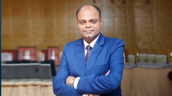 वीरगञ्जका पूर्वमेयर सरावगीको नयाँ राजनीतिक यात्रा : एमाले त्याग्दै रास्वपातर्फ अघि बढे