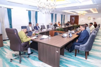 प्रधानमन्त्रीसँग मन्त्रीहरूको कार्यसम्पादन सम्झौता हुँदै
