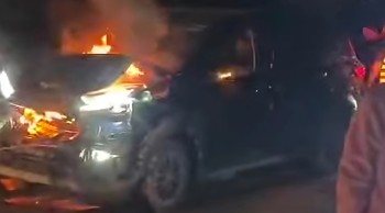 लालबन्दीको कालिन्जोर पुलमा दुर्घटना, भारतीय कारमा आगलागी