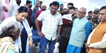  हैजा प्रकोपबीच वीरगञ्जका अस्पतालमा मन्त्रीहरूको लावालस्कर, महामारीमा ‘भिआइपी मुभमेन्ट’ नगर्ने चिकित्सकहरू आग्रह 