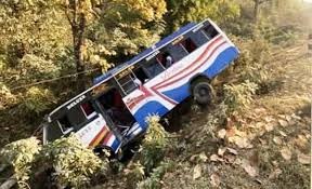 मनहरीमा बस दुर्घटना : २२ यात्रु घाइते