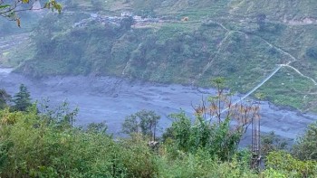 बूढीगण्डकीमा आकस्मिक बाढी स् दुई झोलुङ्गे पुल र एक फलामे पुल बगायो