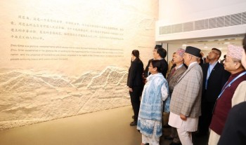 चाउ एनलाई–तेङ यिङ्चाओ स्मृति संग्रहालय अवलोकनमा प्रधानमन्त्री ओली