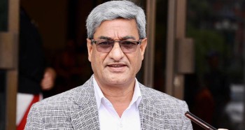 पूर्वगृहमन्त्री रमेश लेखक पक्राउ परेपछि नेपाली कांग्रेसले बोलायो आकस्मिक बैठक