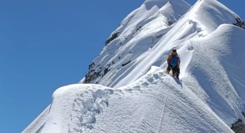 रोल्वालिङ हिमपहिरो : ४ जनाको उद्धार, बेपत्ताको खोजी कार्य जारी