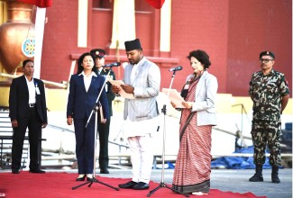 दुई नवनियुक्त मन्त्रीले पद तथा गोपनीयताको लिए शपथ, दुई मन्त्रीको शपथ एकाएक रोकिएपछि राजनीतिक वृतमा नयाँ बहस सुरु  