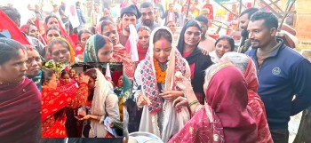 वीरगञ्ज–२४ बहुअरीमा एमालेको घरदैलो : रिमा यादवलाई फुलमालासहित भव्य स्वागत