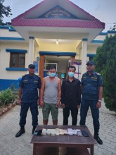 स्रोत नखुलेको भारतीय दुई लाखभन्दा बढी रकमसहित दुई जना पक्राउ