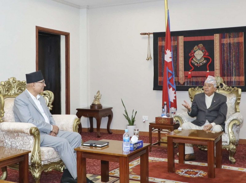 अर्थमन्त्री विष्णु पौडेलद्वारा राष्ट्रपति रामचन्द्र पौडेललाई आगामी बजेटबारे ब्रिफिङ