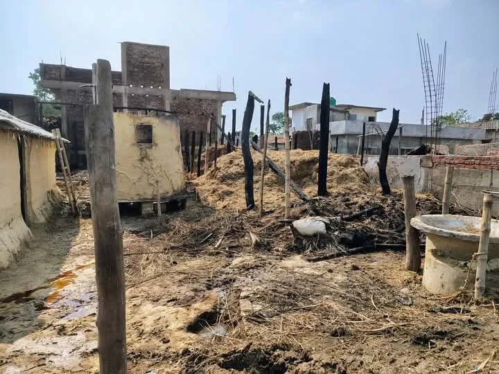 पर्साको बहुदरमाईमा आगलागी: घर र गोठ जलेर नष्ट, घरधनी राम घाइते