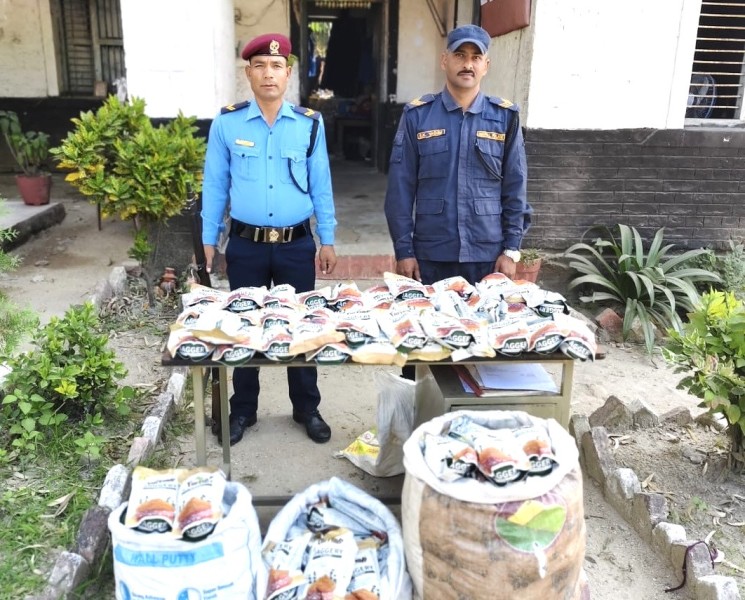 बारा प्रहरीद्वारा दुई लाख बराबरको भन्सार छलीका सामान बरामद