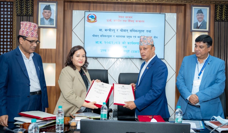 ऊर्जा मन्त्री र तीन सचिवबीच कार्यसम्पादन सम्झौता,  शतप्रतिशत नतिजा हासिल गर्न मन्त्री खड्काको निर्देशन