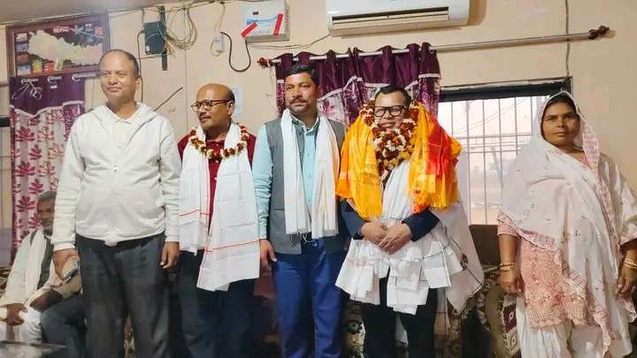 पचरौता नगरपालिकामा हाजिर भएका प्रमुख प्रशासकीय अधिकृत नरेन्द्र परियारलाई स्वागत 