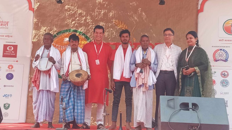 दुई दिने मधेस साहित्य महोत्सव मधेस विश्वबिधालयको प्रारङ्गमा शुरु ,बक्ताहरुले विभिन्न लोप हुन लागेको संस्कृतिक तथा मधेसको भाषाको संरक्षण बारे बिजोड प्रस्तुति