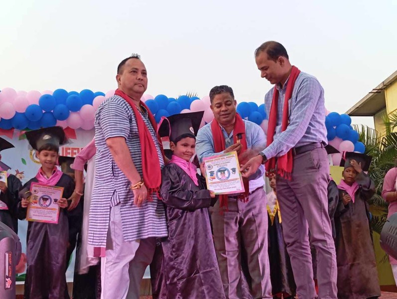 युकेजीका विद्यार्थीहरूको दीक्षान्त समारोह सम्पन्न ,जीवन ज्योति माविको शिक्षा क्षेत्रमा छुट्टै पहिचान नगर प्रमुख सिंहको भनाइ