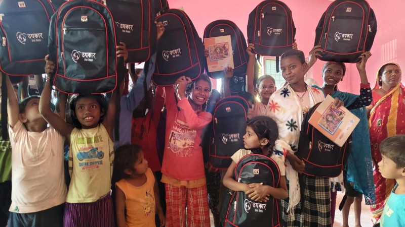 उपकार सेवा नेपालको सहयोगमा नेपाल राष्ट्रिय आधारभूत  बिधयालयका बालबालिकाहरुलाई स्टेसनरी सामान वितरण