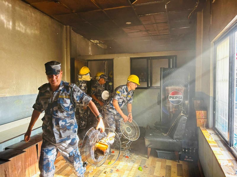 काठमाडौँको सिग्मा कलेजको क्यान्टिनमा आगलागी ३ लाख रुपैयाँ बराबरको क्षति