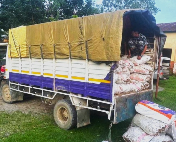 धरानबाट करिब २१ सय किलो अवैध लागुऔषध गाँजासहित एक ट्रक नियन्त्रणमा, चालक फरार