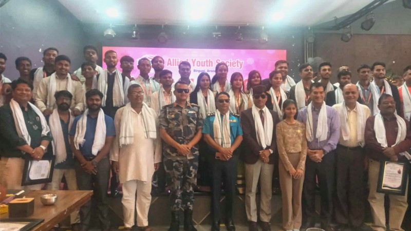 एलाइड युथ सोसाइटी बीरगंजको ४औ वार्षिकोत्सब समारोहमा विभिन्न ब्यक्तिहरु सम्मानित,नेतृत्वमा बस्ने ब्यक्तिले परिवर्तन गर्न सक्ने क्षमता हुनुपर्ने - प्रजिअ अर्याल