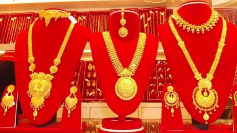 सुन तोलामा ३ सय बढ्यो