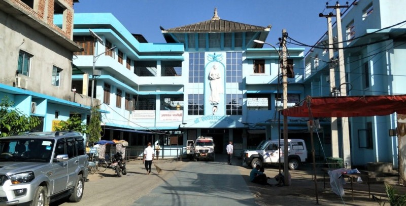 नारायणी अस्पतालका चिकित्सकहरु आन्दोलीत ,जिल्ला प्रशासन कार्यालय अगाडि धर्ना दिने