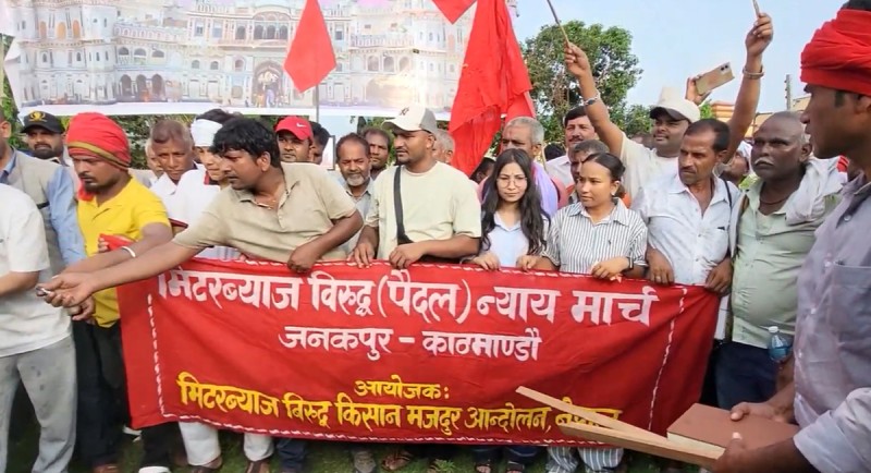 मिटरब्याज पीडितहरू काठमाडौंसम्म पैदल मार्च पास गर्दै