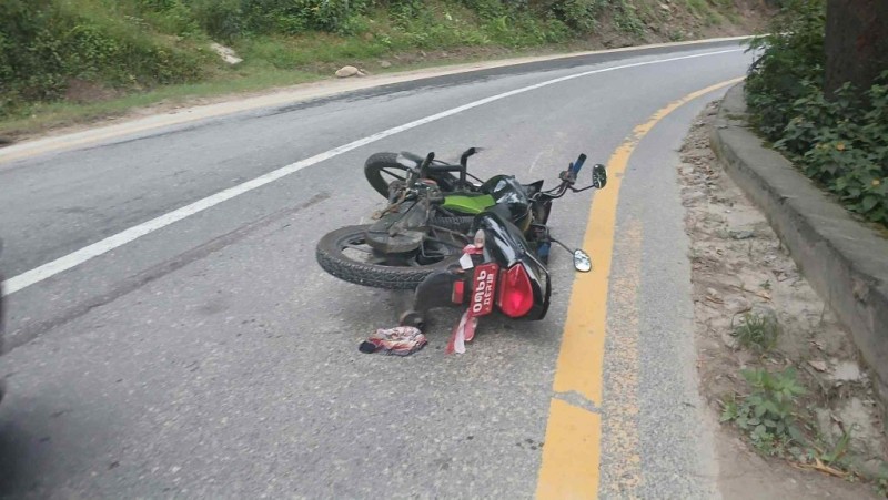 काभ्रेम‍ा ट्रक र मोटरसाइकल ठोक्किँदा चालकको ज्यान गयो