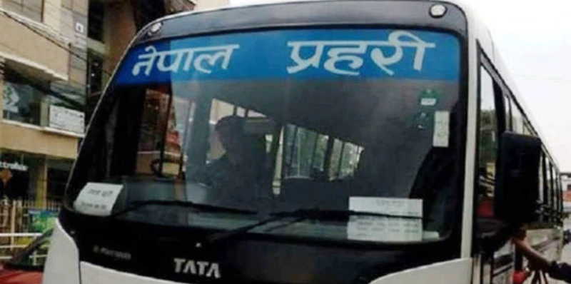 नेपाल प्रहरीले काठमाडौँ उपत्यकामा निःशुल्क बस चलाउँदै