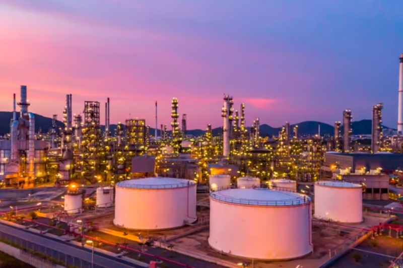 मध्यपूर्व युद्धले तेल महँगियो, डलर बलियो