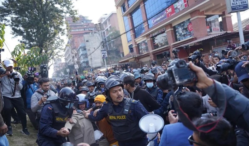 प्रदर्शनका क्रममा माइतीघरबाट रविकिरण हमालसहित ५ जना पक्राउ