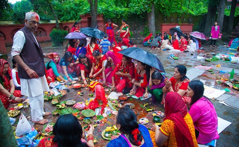 सप्तर्षिको पूजा अर्चनासहित महिलाले आज ऋषिपञ्चमी मनाउँदै