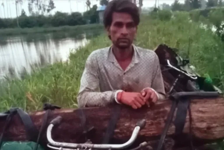 पर्सामा काठ तस्करीका आरोपमा पक्राउ परेका व्यक्ति हत्कडीसहित प्रहरी नियन्त्रणबाट फरार