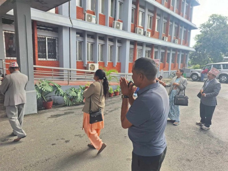 शिक्षा ऐन जारी गर्न आज अन्तिम दिन, सिंहदरबारमा शिक्षक महासंघको धर्ना