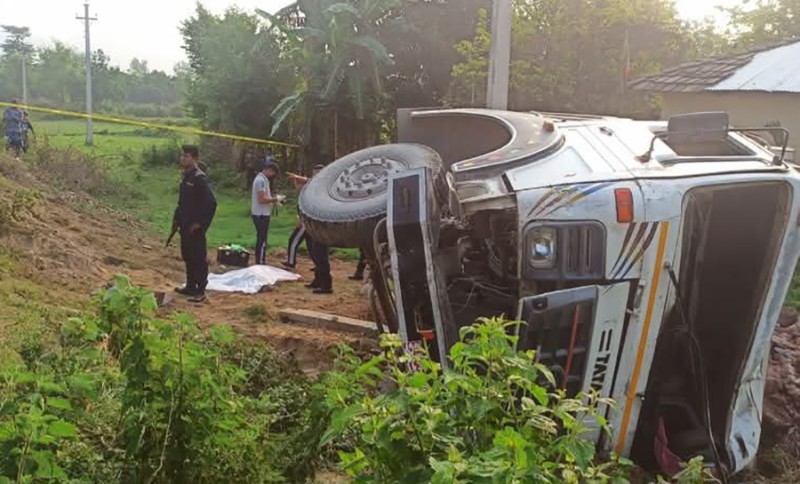 सिरहामा टिपर दुर्घटना हुँदा एक जनाको मृत्यु