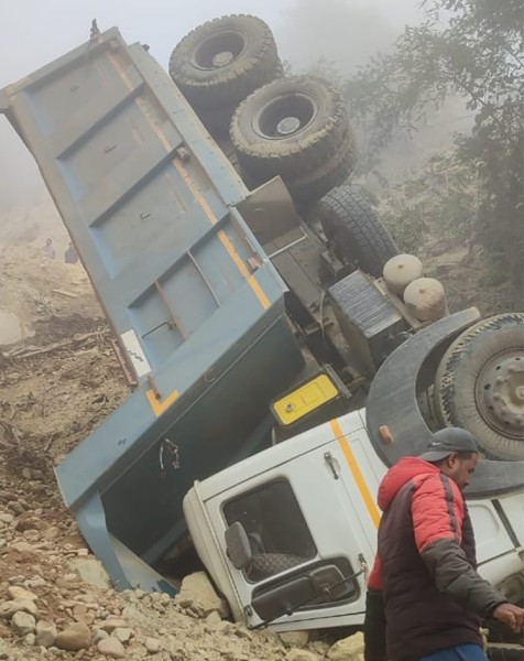 बकैयास्थित टिपर दुर्घटनामा चालकको मृत्यु