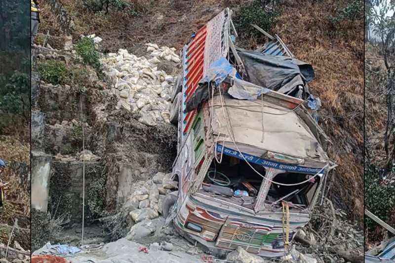 बैतडीमा ट्रक दुर्घटना: आमा–छोरासहित ४ जना घाइते