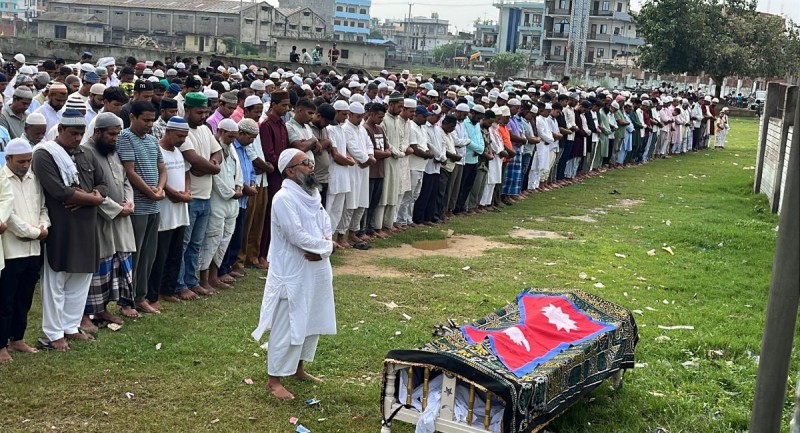 जेनजी आन्दोलनमा ज्यान गुमाएका आलमको वीरगन्जमा जनाजा, हजारौंको उपस्थितिमा अन्तिम दाहसंस्कार