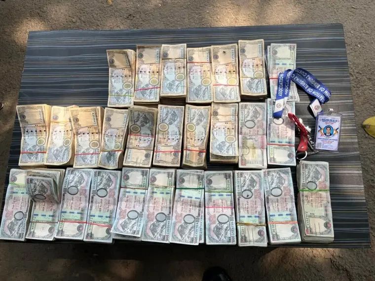 बिरगंज भन्सारबाट सशस्त्र प्रहरी पर्साद्वारा २० लाख भन्दा बढीका स्रोत नखुलेको रकम सहित एक ब्यक्ति