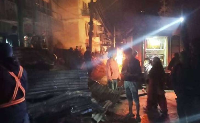 काभ्रेका फर्निचर उद्योगको आगलगिमा परी एक जनाको मृत्यु 