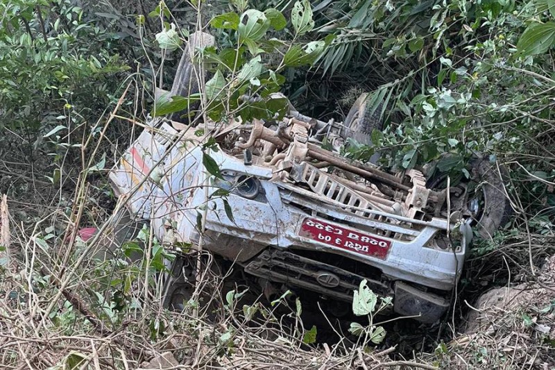 काठमाडौं आउँदै गरेको गाडी नागढुंगामा दुर्घटना एक जनाको मृत्यु, २ जना घाइते