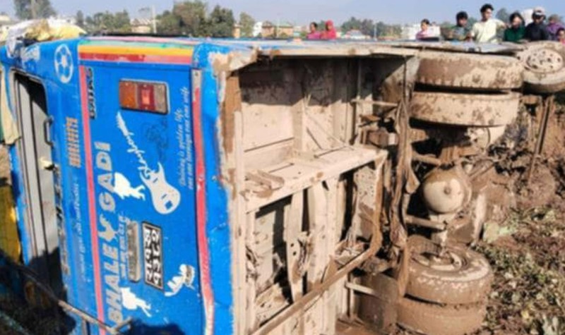 तुलसीपुर जादै गरेको बस दुर्घटना हुँदा २१ जना घाइते, तीनजना गम्भीर  