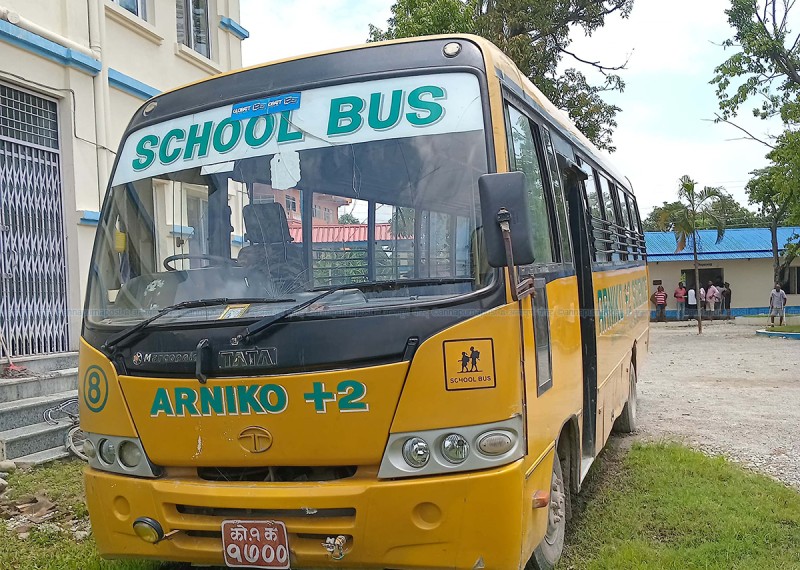 मोरङमा तीव्र गतिमा रहेको स्कुल बसको ठक्करबाट साइकल यात्रीको मृत्यु