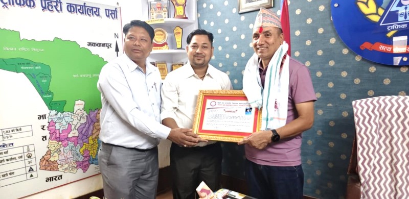 प्याब्सन पर्साद्वारा ट्राफिक प्रमुख लोकराज भट्टको बिदाई 