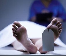 अस्पतालको काउन्टरमा कर्मचारीको शव फेला