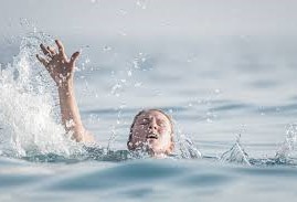 खोलाले बगाउँदा  एक महिला बेपत्ता