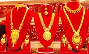 सुनको मूल्यमा सामान्य गिरावट, तोलामा १३ सयले घट्यो