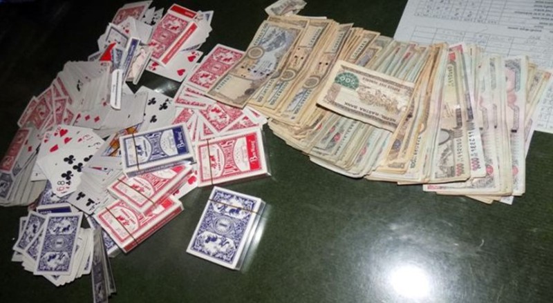 जुवातास खेलेको आरोपमा काठमाडौं र भक्तपुुुरबाट १३ जना पक्राउ